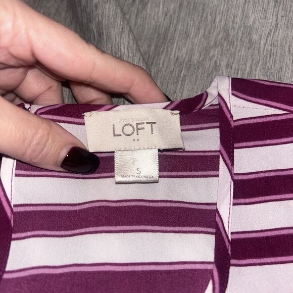 Loft Purple And White Striped Pullover Sleeveless Pleated Scoop Neck Top Small - Picture 6 of 8